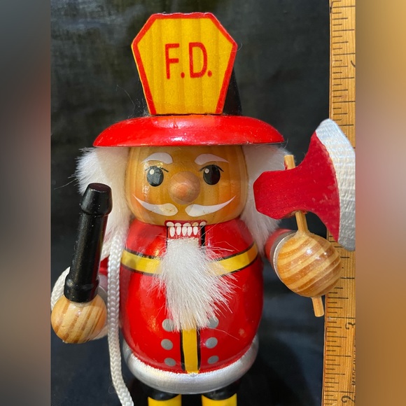 Firemen Nutcrackers - Picture 6 of 7